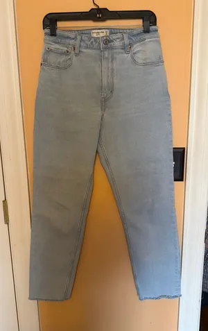 Abercrombie Curve Love Mom Jeans High-Rise thumbnail 1