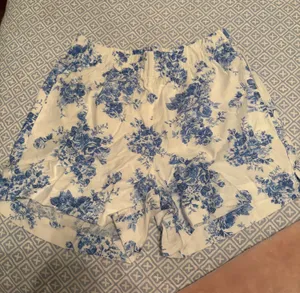 BTG Floral linen shorts boutique brand thumbnail 1