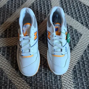 New Balance 550 Sneaker Lakers Pack White/Orange Womens Size 7.5 thumbnail 3
