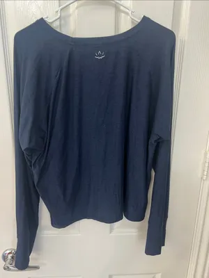 Beyond Yoga Navy Long Sleeve Scoop Neck Top thumbnail 1