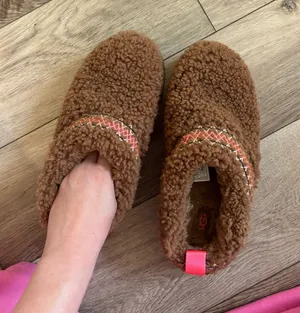 Fuzzy UGG Slippers Platform thumbnail 1