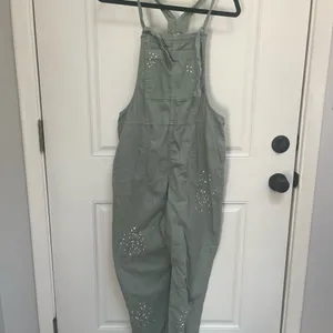 Aerie werk and play twill jumpsuit overalls w/ paint splatter in‎ green small thumbnail 3