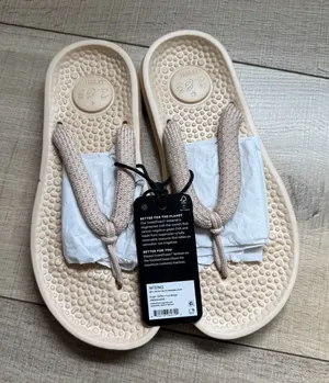Allbirds Lux Beige Sugar Zeffer Adult Flip Flop Size W7/M5 New thumbnail 1
