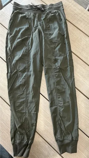 Lululemon Women’s‎ Dance Studio Joggers Size 6 Forest Green Athletic Athleisure thumbnail 1