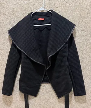 Black quilted jacket medium lightweight transition fall classic neutral capsule thumbnail 1