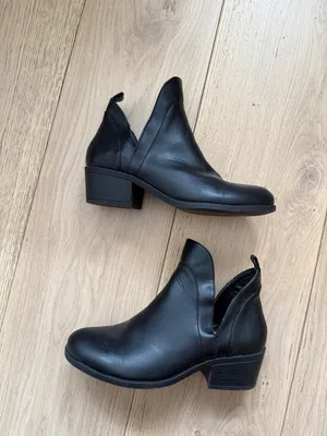 Wild Diva V cutout ankle booties thumbnail 4