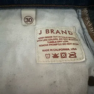 J Brand straight leg dark wash size 30‎ thumbnail 4