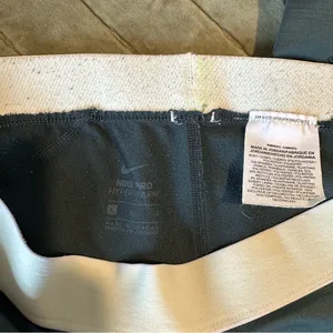 NIKE Women’s Dark Green Leggings thumbnail 3