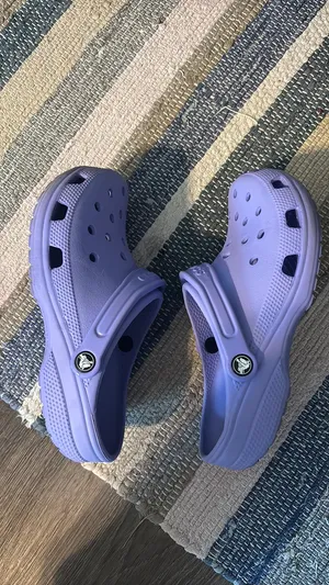 woman’s crocs  thumbnail 3