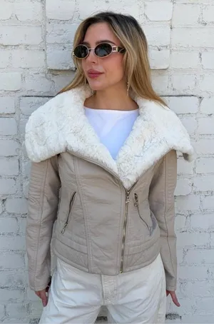 Guess beige cream faux fur Sherpa jacket with white fur trim and zippers sz xs #oldmoney #bougie thumbnail 1