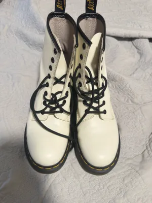 1460 Dr. Martens Lace-Up Boots Leather White Smooth 8 Women’s thumbnail 2