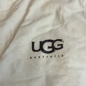 Uggs will relist thumbnail 2