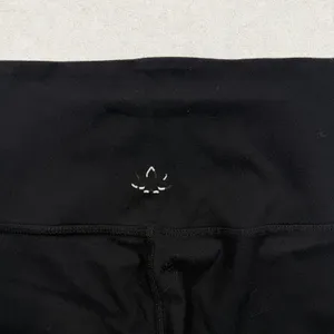 Beyond Yoga High Waist Cropped Capri Leggings Women’s M Black thumbnail 3