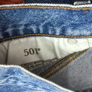 Levis Premium Sz 501 Button Fly Cut Off Denim Short Size 4 Sz 27 Jean Distressed thumbnail 5
