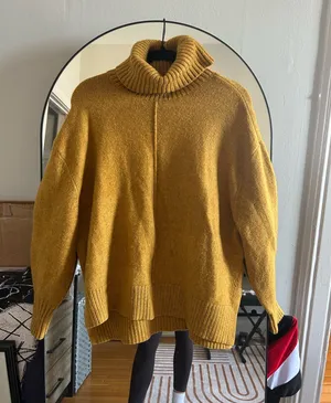 H&M Sweater thumbnail 1