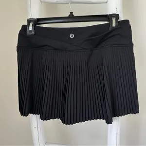 lululemon athletica Black Pleated Athletic Tennis Skort Size 4 thumbnail 2