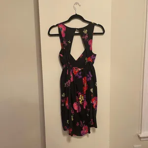 Roxy Love Seeker Black Floral Open Back Dress Size Medium thumbnail 7