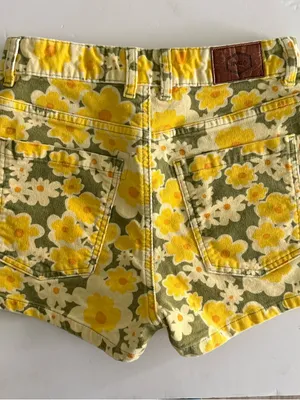 RVCA Bella Cord Shorts in Fern. Size 26 thumbnail 3