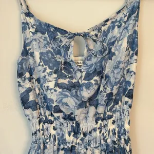 Abercrombie NWT Blue Floral Flowy Crinkle Maxi Dress thumbnail 5