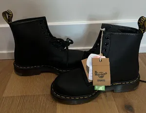Dr. Martens thumbnail 1