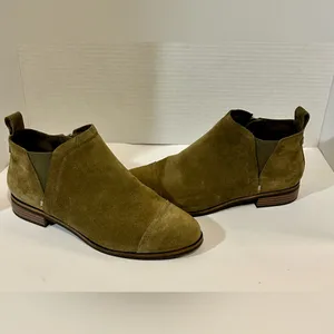 TOMS Reese Bootie Suede Olive Green EUC Size‎ W9 thumbnail 2