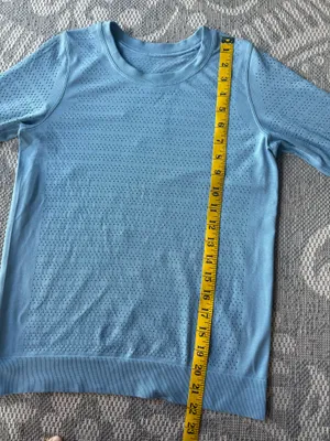 Lululemon Breeze by Long Sleeve Squad color Cascade Blue size 0. thumbnail 6