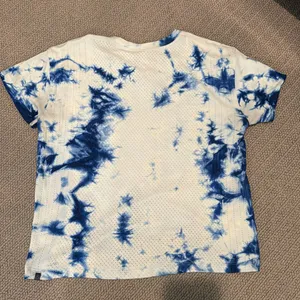 Lululemon blue and white cropped shirt XS thumbnail 2