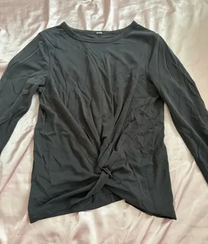 Lululemon Top thumbnail 1