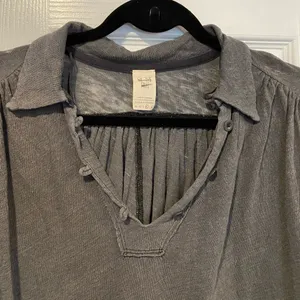 We The Free Free People Size M Gray Rush Hour Peasant Blouse Raw Hem Linen Long Sleeve thumbnail 4