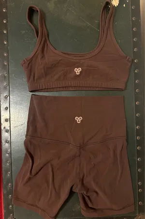 TNA aritzia butter cheeky workout set thumbnail 2