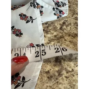 Women's Lauren Conrad M White Floral Sleeveless Blouse thumbnail 4