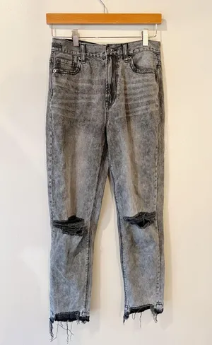 Distressed Jeans thumbnail 1