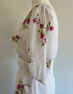 Design White Floral Embroidered Belted Mini Dress thumbnail 10