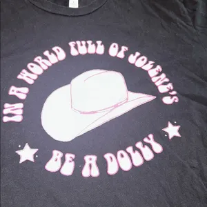 Bella Canvas In a world full of Jolene’s be a dolly graphic Black T-Shirt size large thumbnail 3