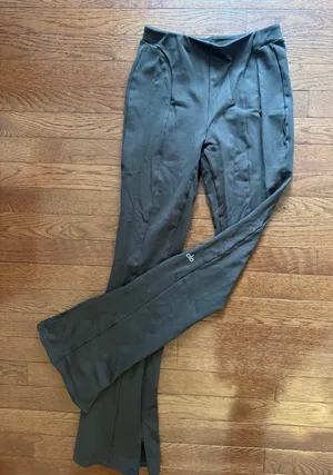 Alo Flare Yoga Leggings thumbnail 1