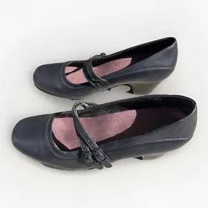 Clarks Womens Sugar Dust Mary Jane‎ Pump Size 9 M Navy Blue Low Block Heel Shoes thumbnail 2