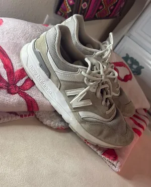 New Balance Sneakers Women’s thumbnail 1