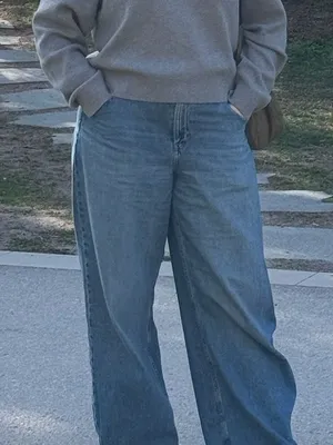 Uniqlo jeans thumbnail 1
