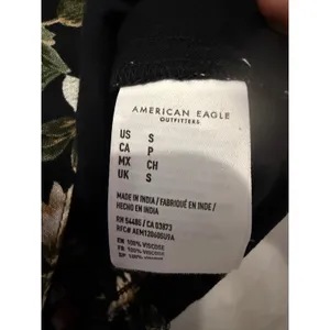 American Eagle Floral Crop Top NWT Womens Small Ruffle Sleeve Smocked Back Black thumbnail 5
