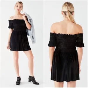 Urban Outfitters Clara Off-The-Shoulder Smocked Velvet Dress in Black thumbnail 5