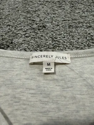 Sincerely Jules Women’s Long sleeve Button Up Top Size Medium Grey Cream NEW thumbnail 3