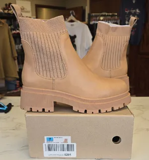Stylish Tan Ankle Boots Size 7 thumbnail 1