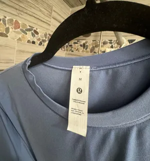 Lululemon Cropped Tshirt thumbnail 2