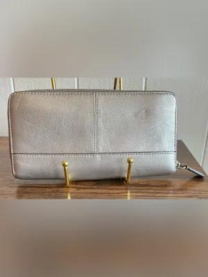 A Rare HTF Vintage Coach Silver Metallic Leather Zip Around Continental Wallet thumbnail 4