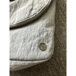 Lululemon Grey Crinkle Nylon Crossbody Bag‎ Adjustable Strap Silver Logo Bag EUC thumbnail 5