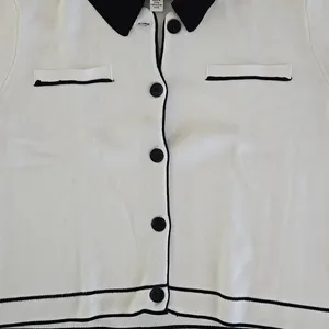 New Cropped Knit Contrast Trim Top Size XS thumbnail 6