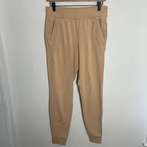 ALO YOGA- Unwind Sweatpant Dune Wash Size S thumbnail 2