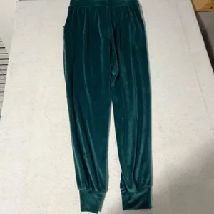 Victorias Secret On Point Green Velour Rhinestone Trim Joggers Small thumbnail 6