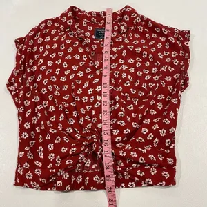 Abercrombie & Fitch Red Floral Twist Front Crop Top Women Small Button Shirt thumbnail 5