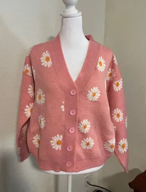 Soft Pink Daisy Button thumbnail 1